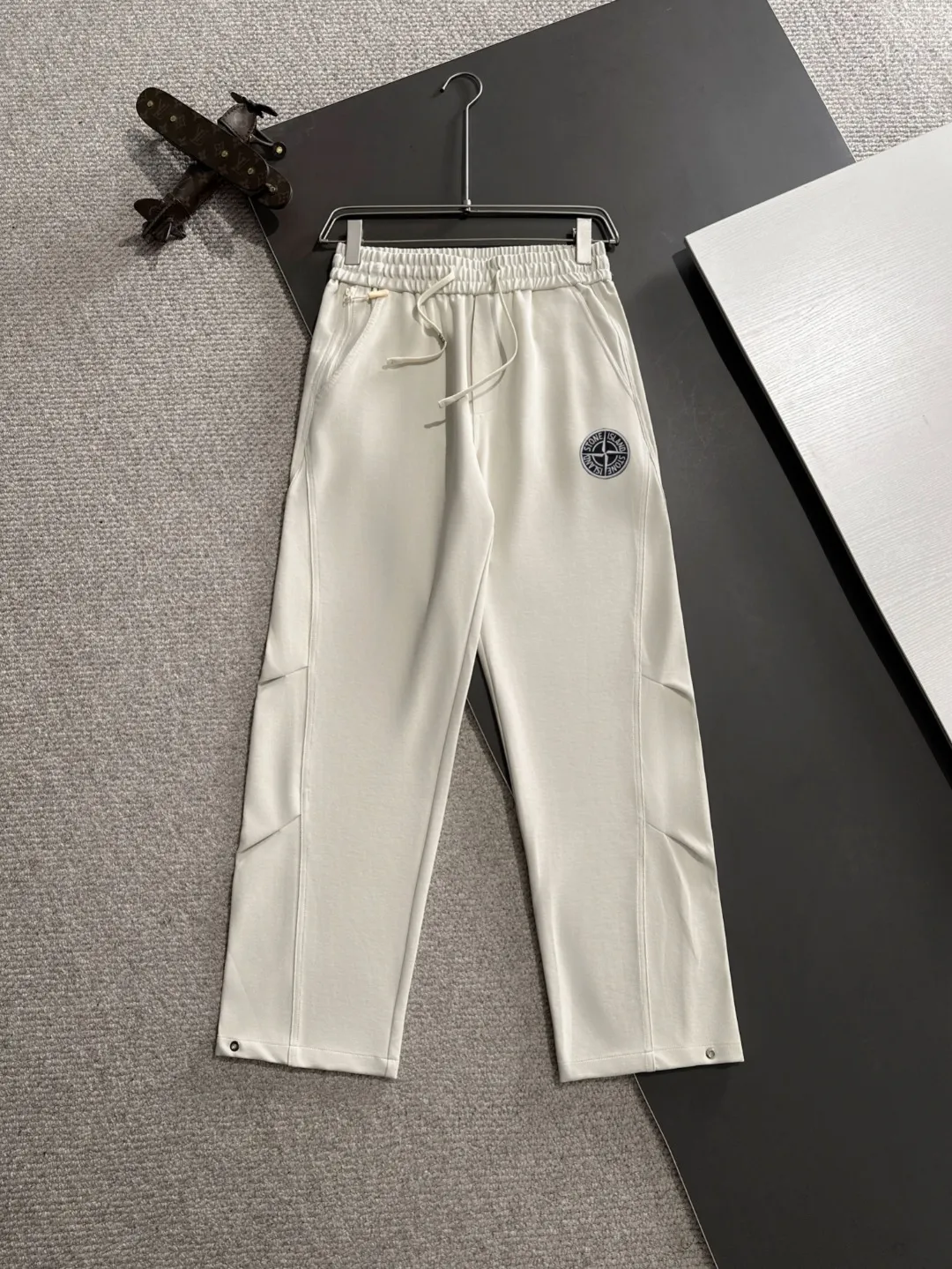 🅿️400 next day shipping Stone Island 2025 spring and summer new elastic band casual pants, thin counter custom fabrics, high breathability and comfort, impeccable details, brand element design concept, reflecting high quality. It feels delicate and soft! It presents a casual cut and the upper body shape is great! Size: M-4XL